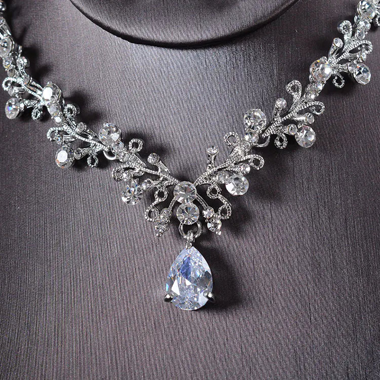 Korean Bride Zircon Earrings and Necklace Set